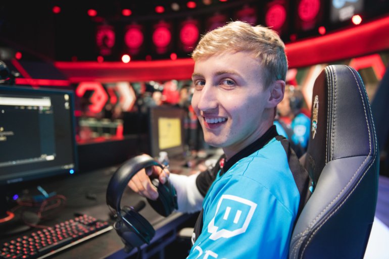 C9-Goldenglue-770x513